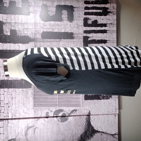 ❤️6 items for $25 sale!!❤️ Free Kisses California Love Top EUC - Picture 2 of 4